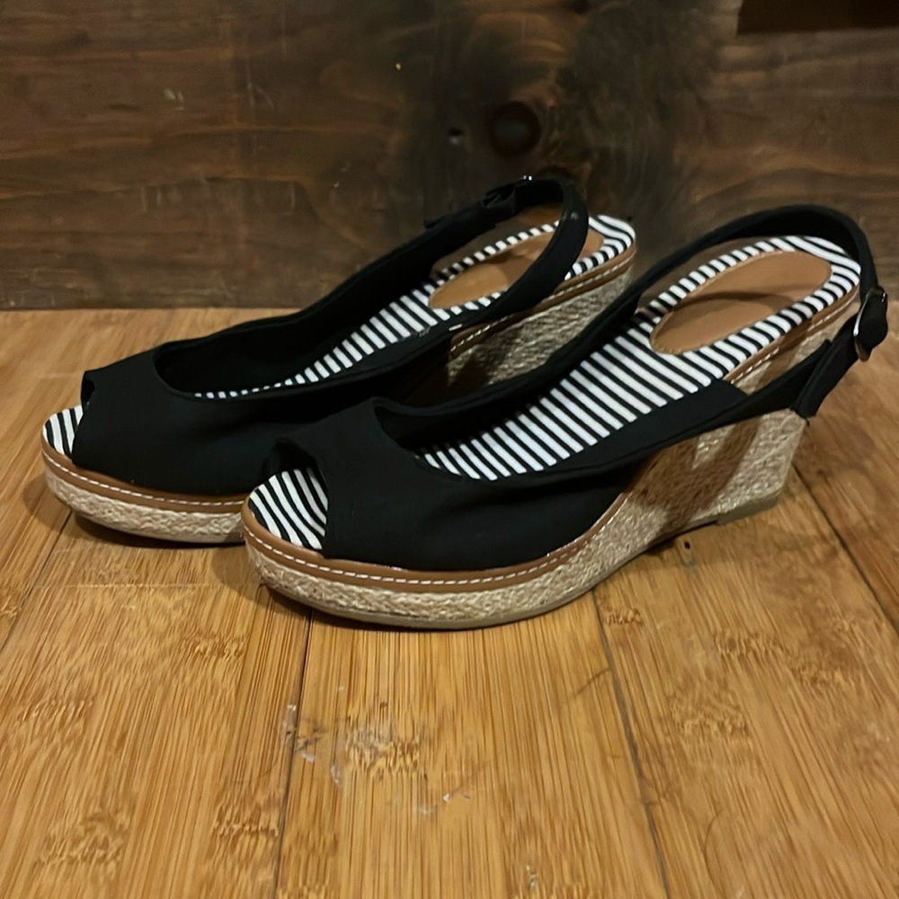 Like new black and white striped wedges